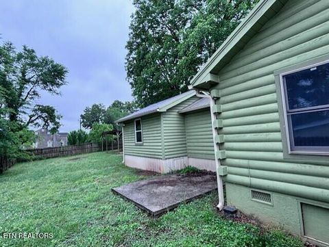 Tiny photo for 909 W Morris St, Sweetwater, TN 37874 (MLS # 1340384)