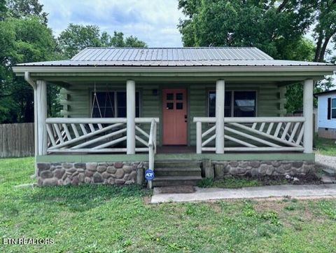 Photo of 909 W Morris St, Sweetwater, TN 37874 (MLS # 1340384)