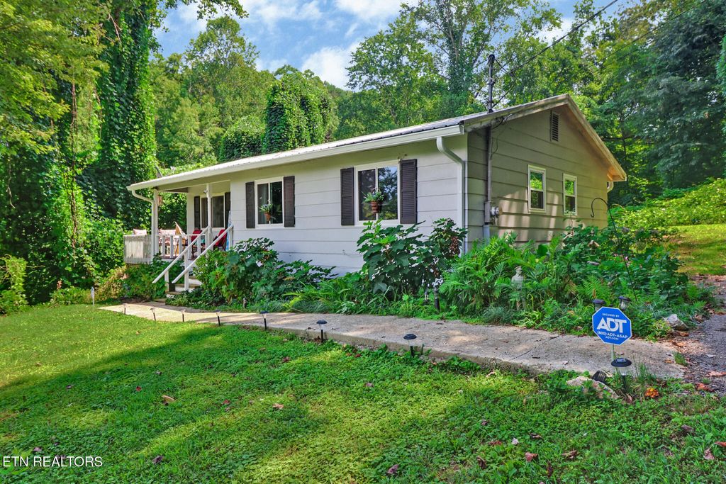 Photo of 3225 W Wolf Valley Rd, Clinton, TN 37716 (MLS # 1312535)