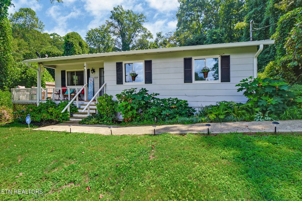 Photo of 3225 W Wolf Valley Rd, Clinton, TN 37716 (MLS # 1312535)