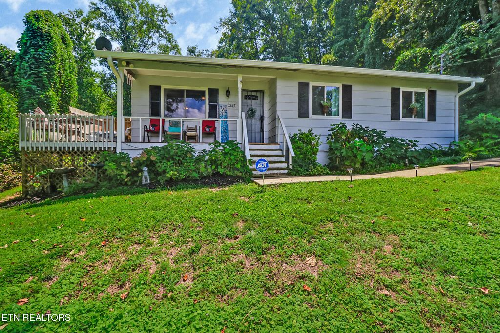 Photo of 3225 W Wolf Valley Rd, Clinton, TN 37716 (MLS # 1312535)