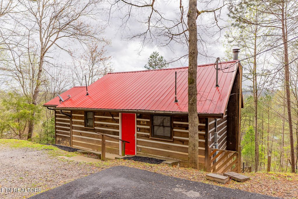 Photo of 1935 Sb Ogle Lane, Sevierville, TN 37876 (MLS # 1322702)