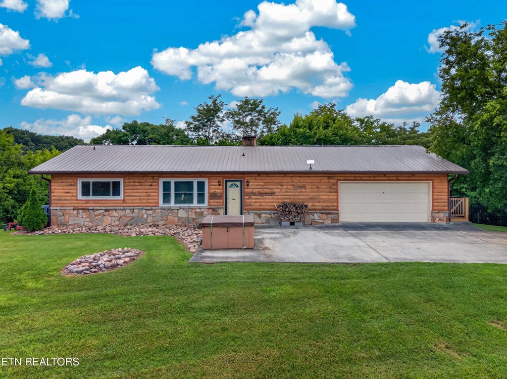 Photo of 2829 Indian Creek Rd, Dandridge, TN 37725 (MLS # 1350484)