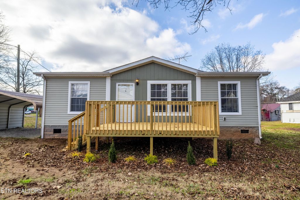Photo of 805 Park St, Sweetwater, TN 37874 (MLS # 1322462)