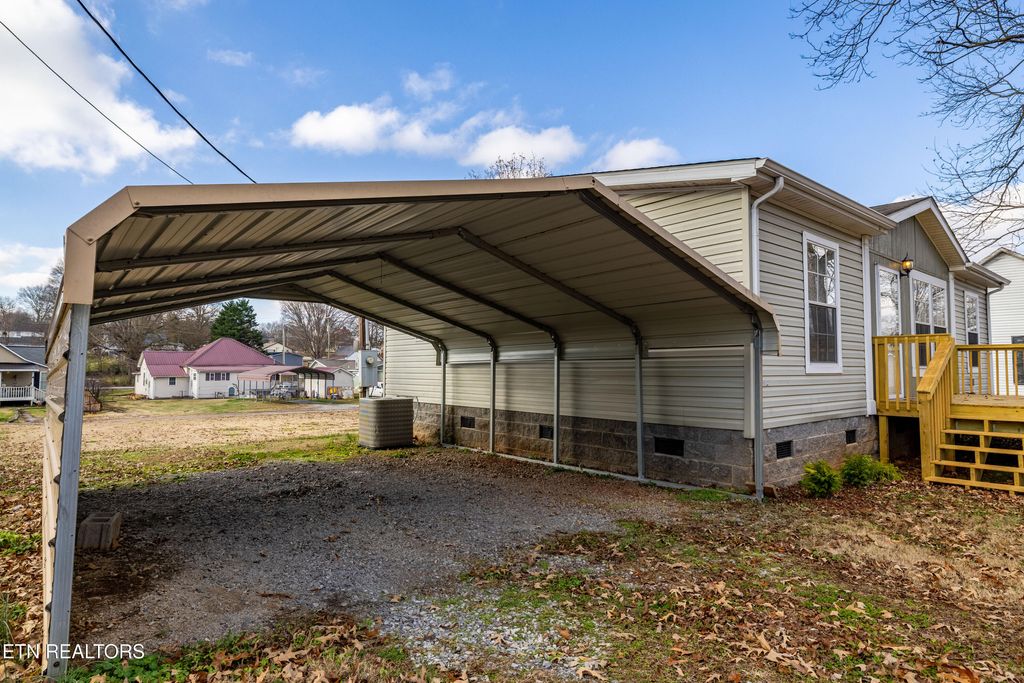 Photo of 805 Park St, Sweetwater, TN 37874 (MLS # 1322462)