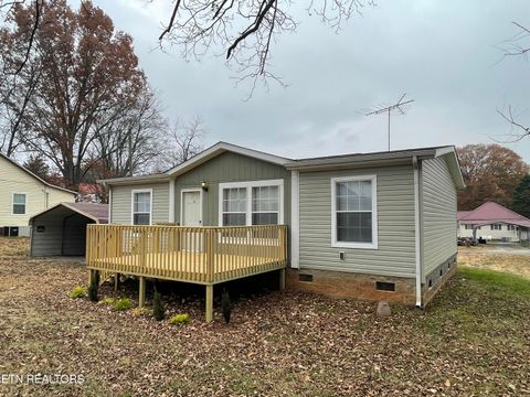 Photo of 805 Park St, Sweetwater, TN 37874 (MLS # 1322462)