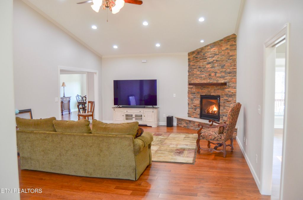 Photo of 380 Mountain Preserve Pkwy, Crab Orchard, TN 37723 (MLS # 1326495)