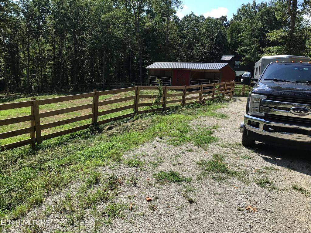 Photo of 478 Spruce Creek Dr, Jamestown, TN 38556 (MLS # 1325987)