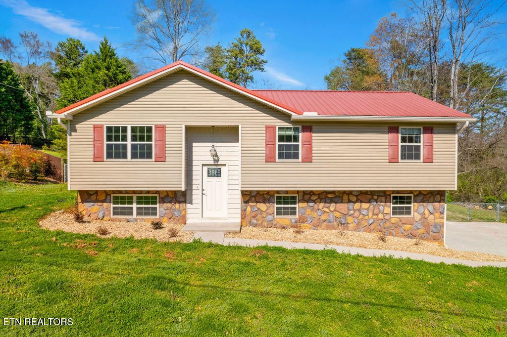 Photo of 2618 Liberty Hill Drive, Louisville, TN 37777 (MLS # 1295090)