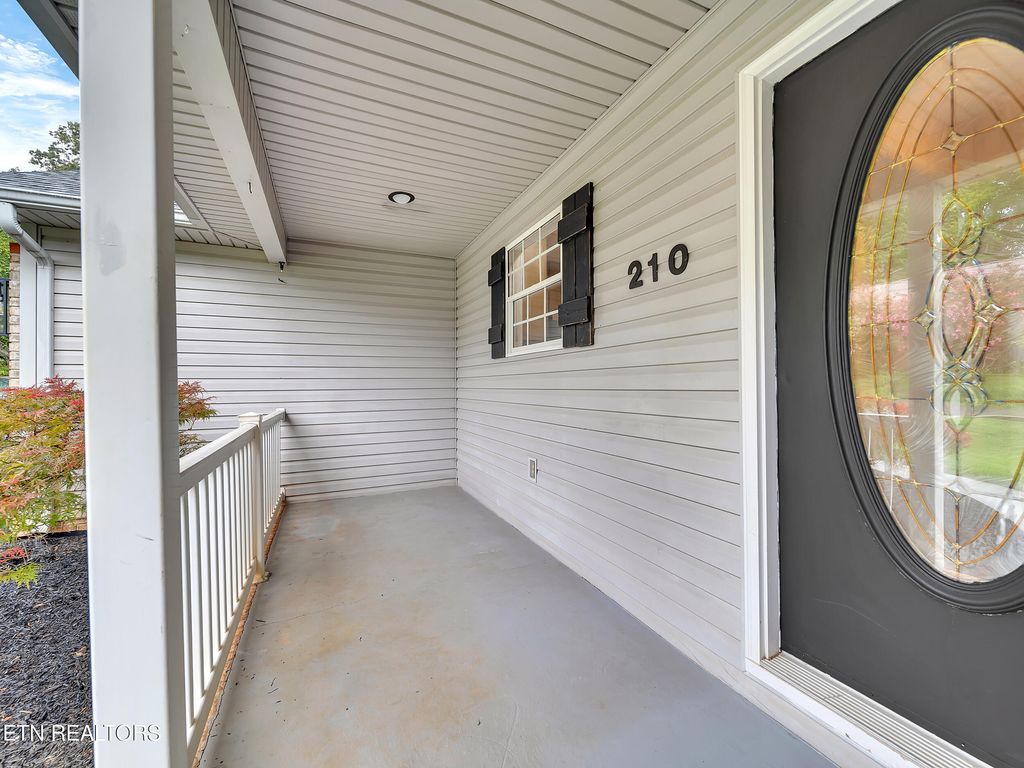 Photo of 210 N Clark St, Sweetwater, TN 37874 (MLS # 1312032)