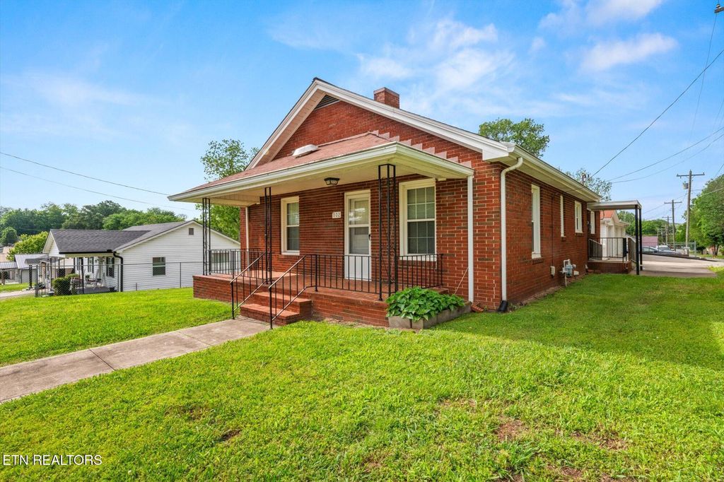 Photo of 802 Monroe St, Sweetwater, TN 37874 (MLS # 1299851)