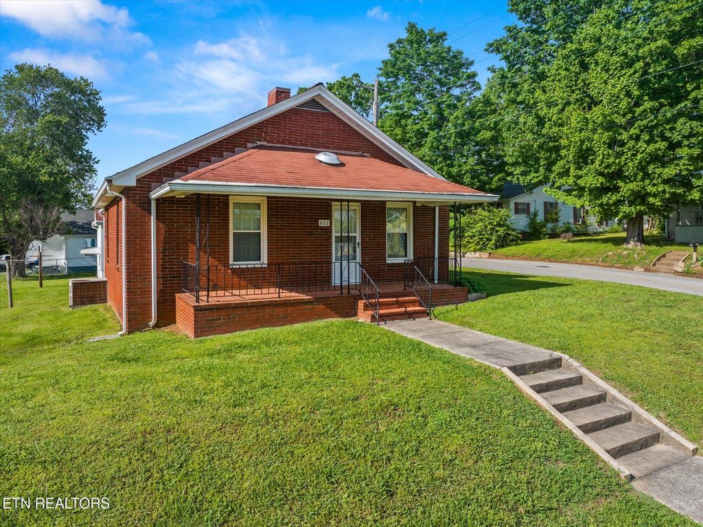 Photo of 802 Monroe St, Sweetwater, TN 37874 (MLS # 1299851)
