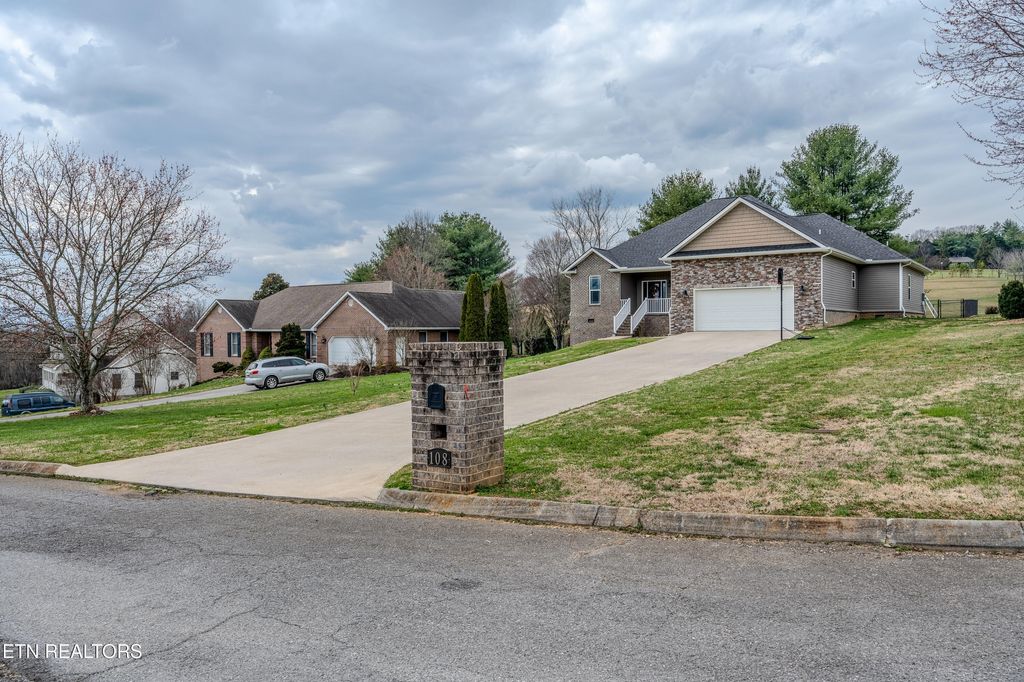 Photo of 108 Ostenbarker St, Maryville, TN 37804 (MLS # 1331813)