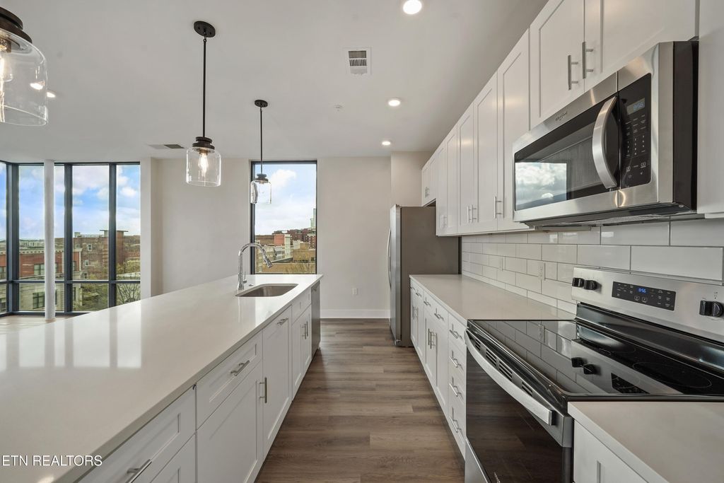 Photo of 327 W Summit Hill Drive #314, Knoxville, TN 37902 (MLS # 1301443)