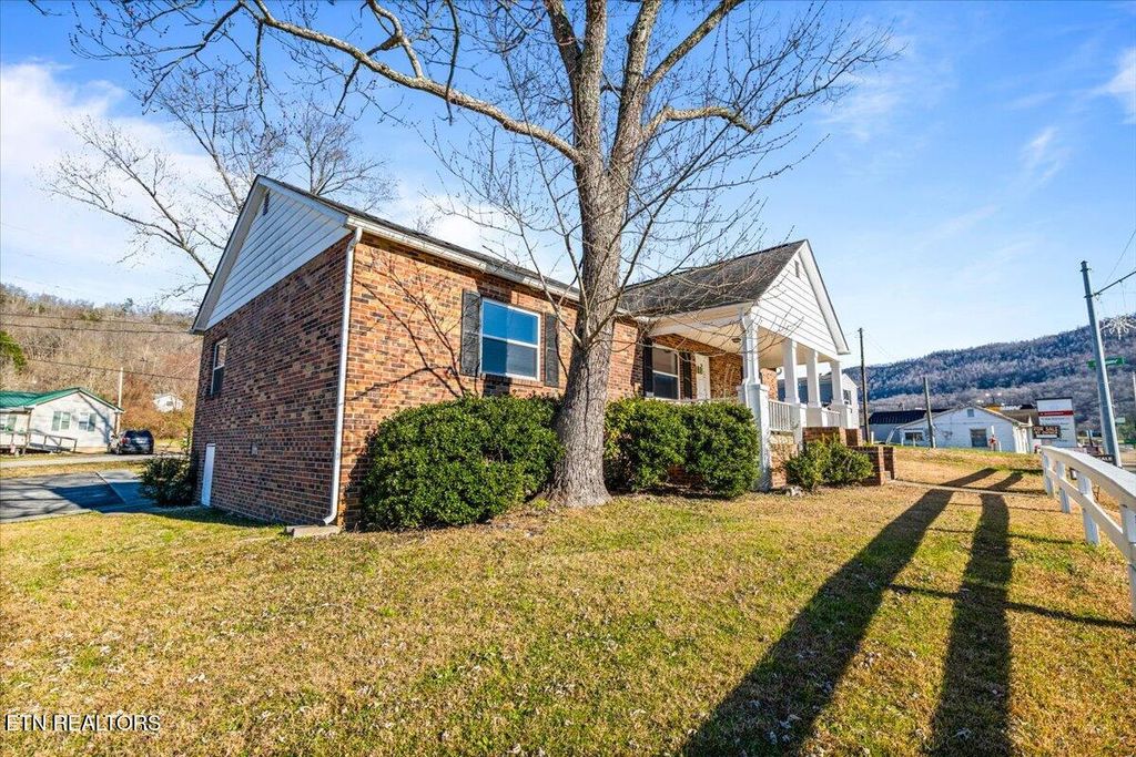 Photo of 1171 5Th St, Jellico, TN 37762 (MLS # 1324683)