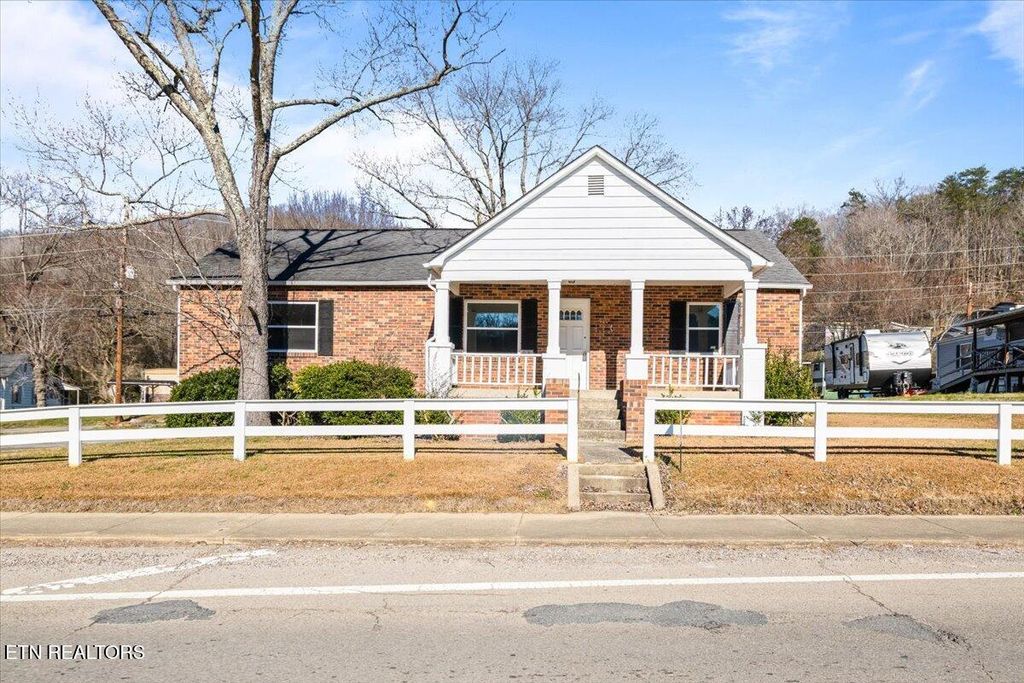 Photo of 1171 5Th St, Jellico, TN 37762 (MLS # 1324683)