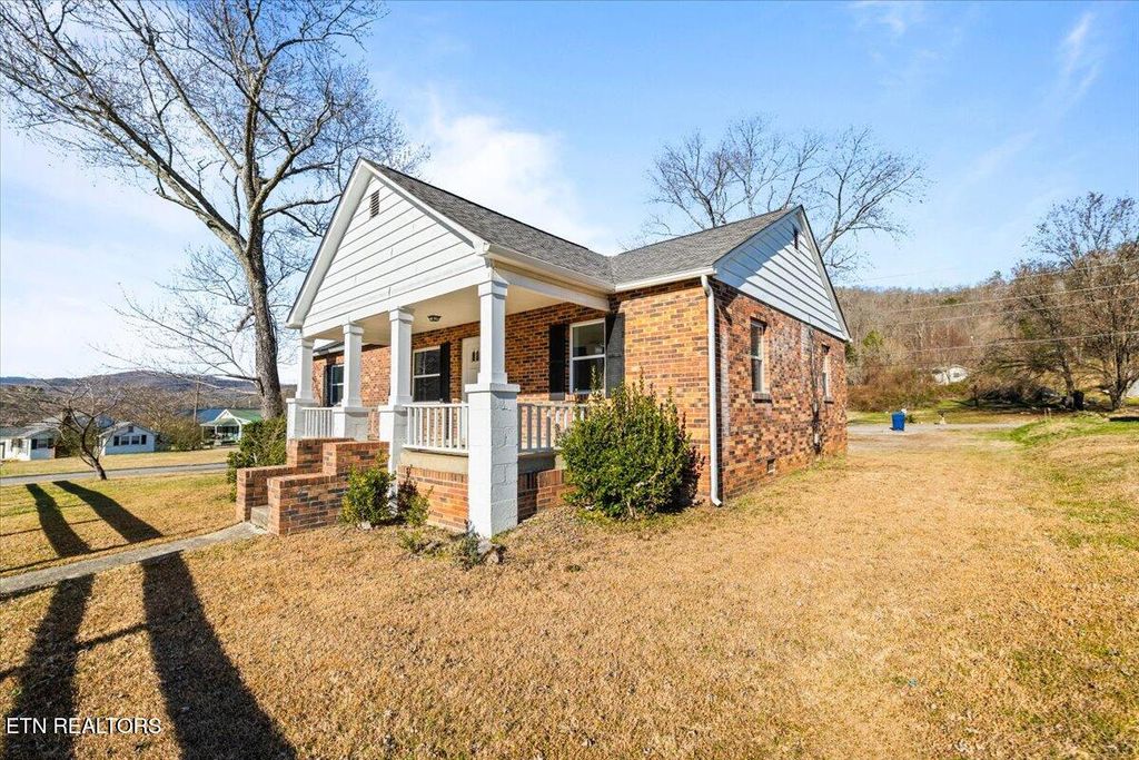 Photo of 1171 5Th St, Jellico, TN 37762 (MLS # 1324683)