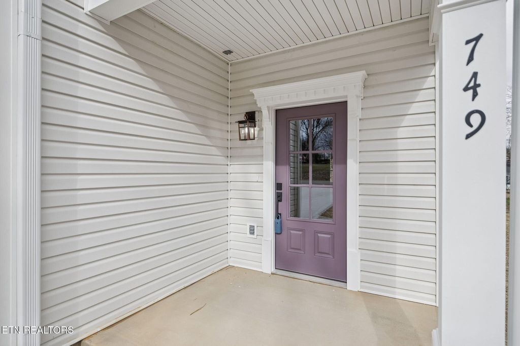 Photo of 749 Maple Grove St, Maryville, TN 37801 (MLS # 1327932)