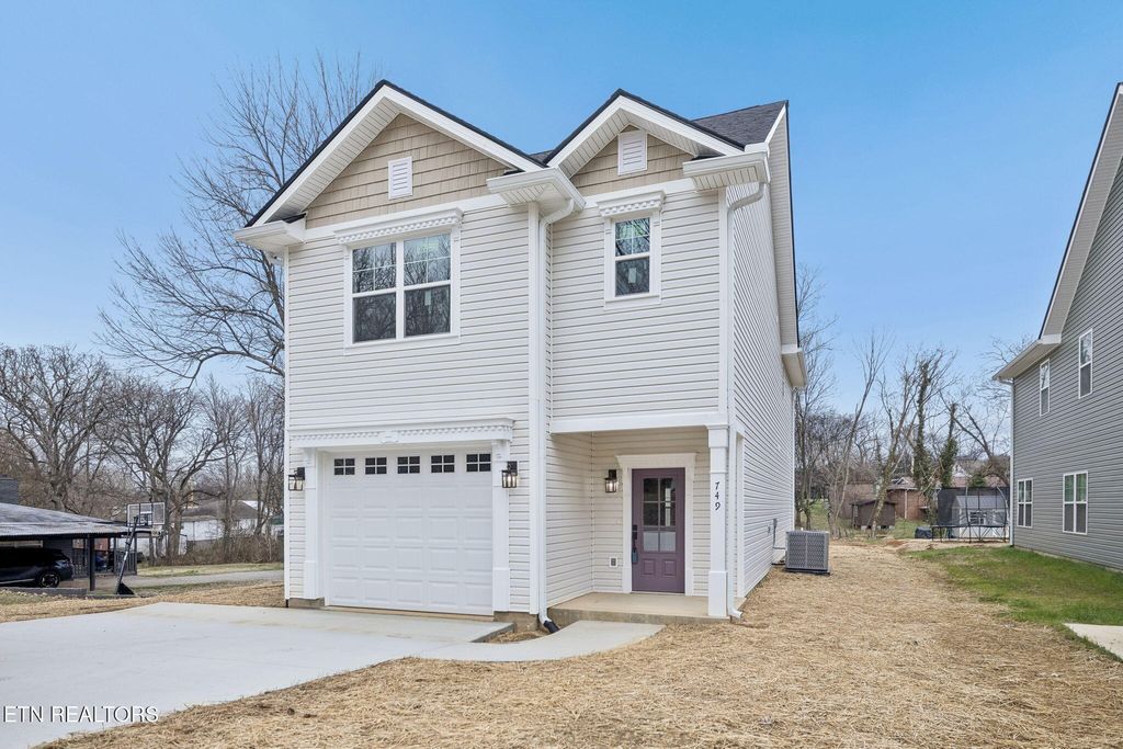 Photo of 749 Maple Grove St, Maryville, TN 37801 (MLS # 1327932)