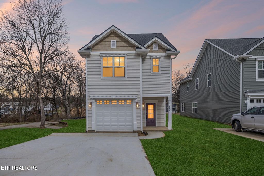 Photo of 749 Maple Grove St, Maryville, TN 37801 (MLS # 1327932)