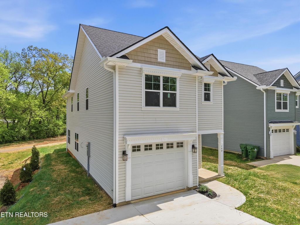 Photo of 749 Maple Grove St, Maryville, TN 37801 (MLS # 1327932)