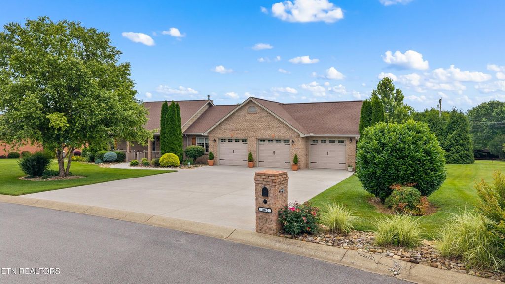 Photo of 1040 Southwind Circle, Dandridge, TN 37725 (MLS # 1343383)