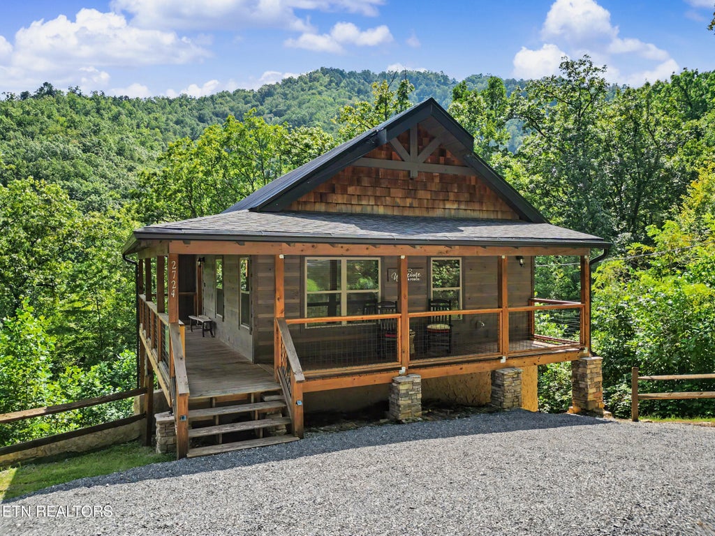 Photo of 2724 Pine Crest Lane, Sevierville, TN 37862 (MLS # 1354632)