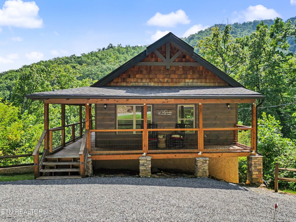 Photo of 2724 Pine Crest Lane, Sevierville, TN 37862 (MLS # 1354632)