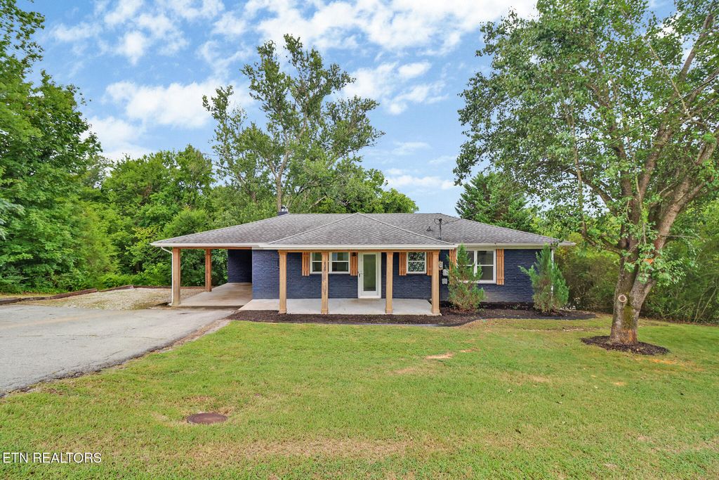 Photo of 820 Sunset Drive, Kingston, TN 37763 (MLS # 1309363)