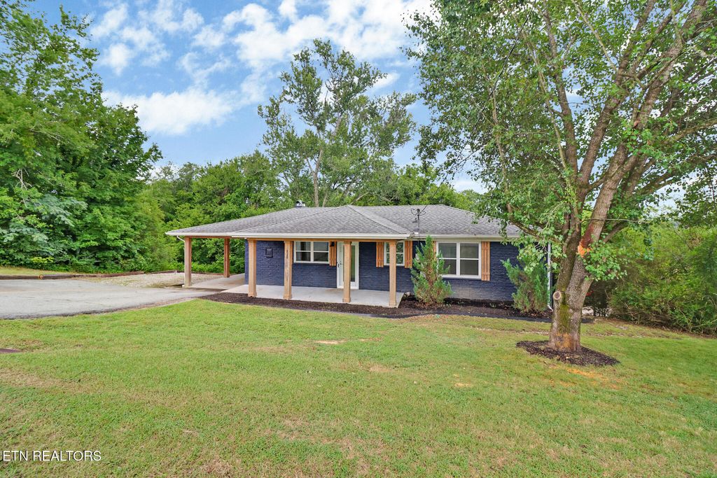 Photo of 820 Sunset Drive, Kingston, TN 37763 (MLS # 1309363)