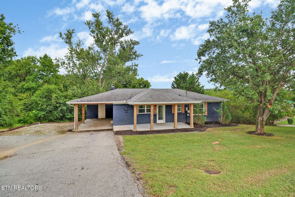 Photo of 820 Sunset Drive, Kingston, TN 37763 (MLS # 1309363)