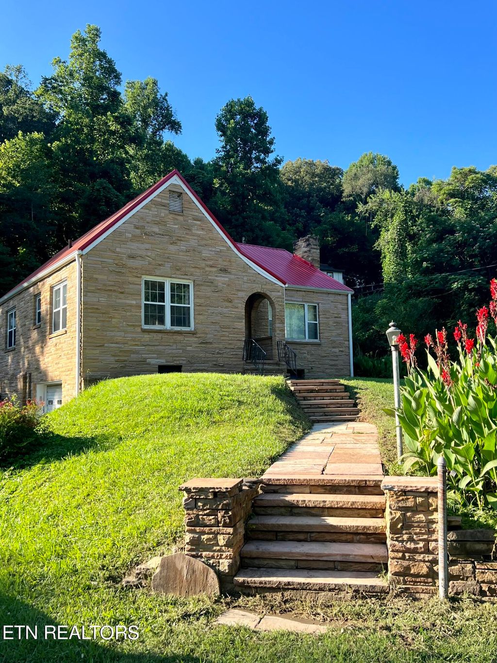 Photo of 636 W Tri County Blvd, Oliver Springs, TN 37840 (MLS # 1245363)