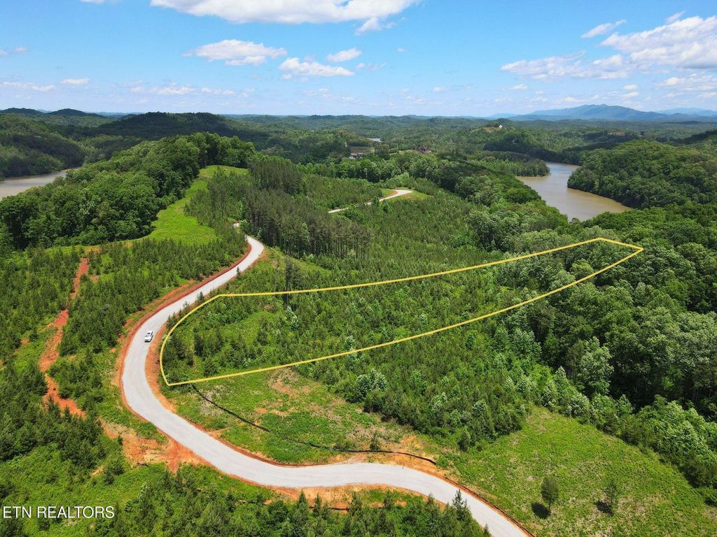 Photo of 2070 Winding Tr, Vonore, TN 37885 (MLS # 1336758)