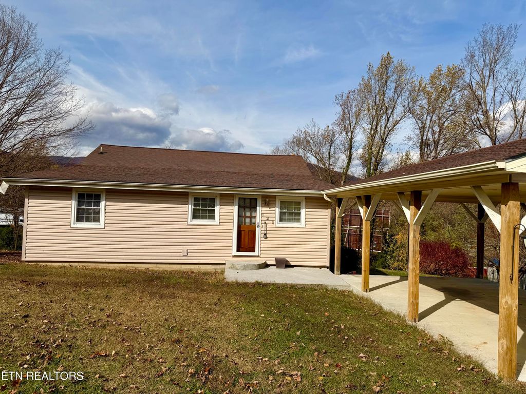 Photo of 120 W Lowe Drive, Caryville, TN 37714 (MLS # 1321293)