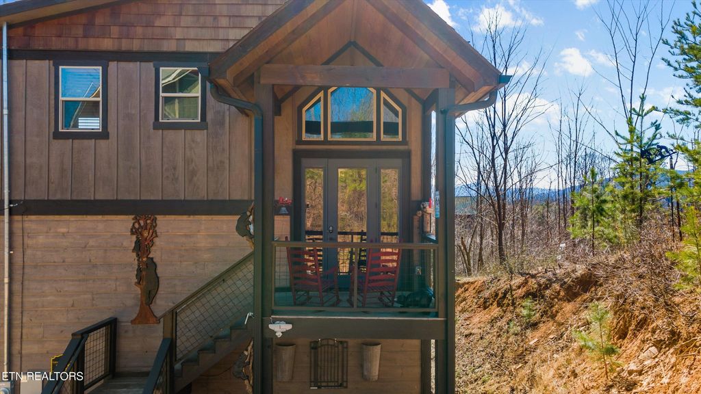 Photo of 306 W Pinnacle Drive, Gatlinburg, TN 37738 (MLS # 1293757)