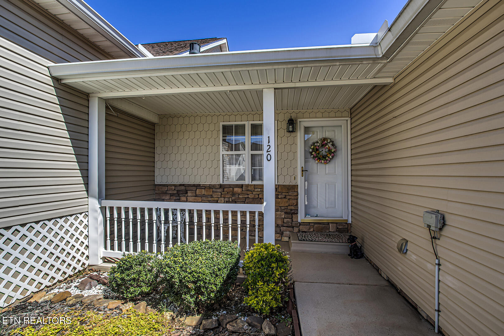 Loudon, Tennessee 37774, United States, 2 Bedrooms Bedrooms, ,2 BathroomsBathrooms,Residential,Active,93836