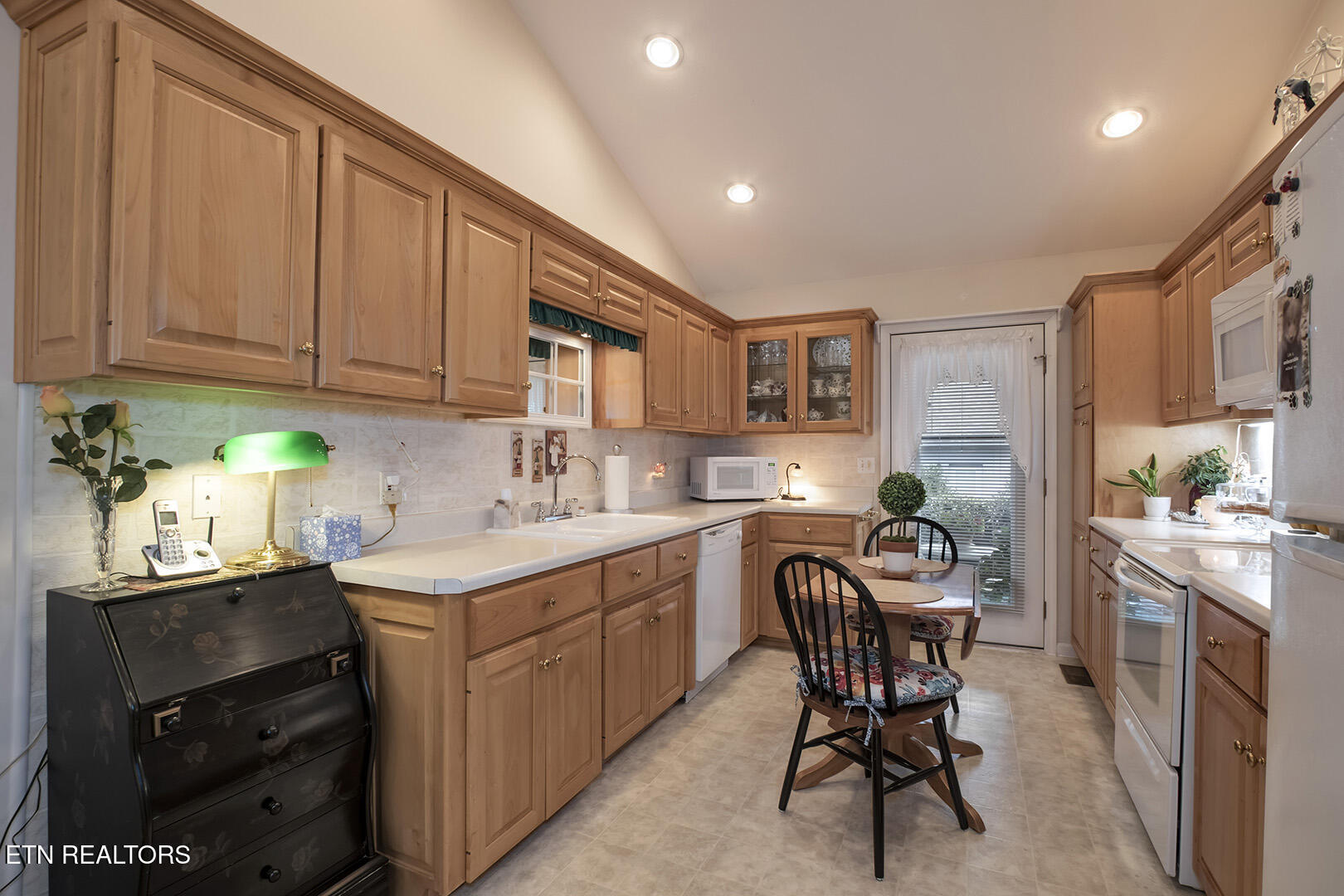 Loudon, Tennessee 37774, United States, 2 Bedrooms Bedrooms, ,2 BathroomsBathrooms,Residential,Active,93836