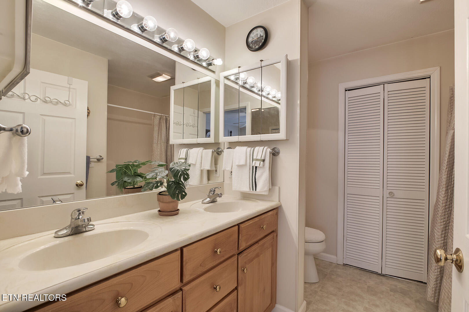 Loudon, Tennessee 37774, United States, 2 Bedrooms Bedrooms, ,2 BathroomsBathrooms,Residential,Active,93836