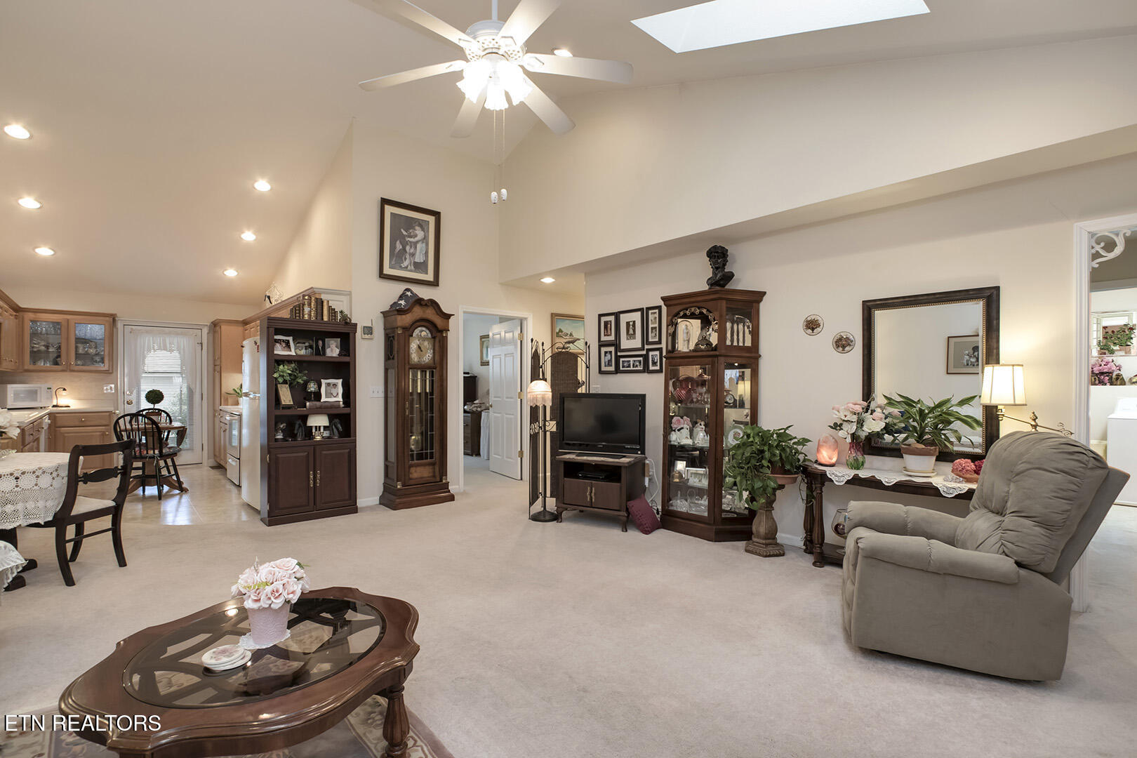 Loudon, Tennessee 37774, United States, 2 Bedrooms Bedrooms, ,2 BathroomsBathrooms,Residential,Active,93836