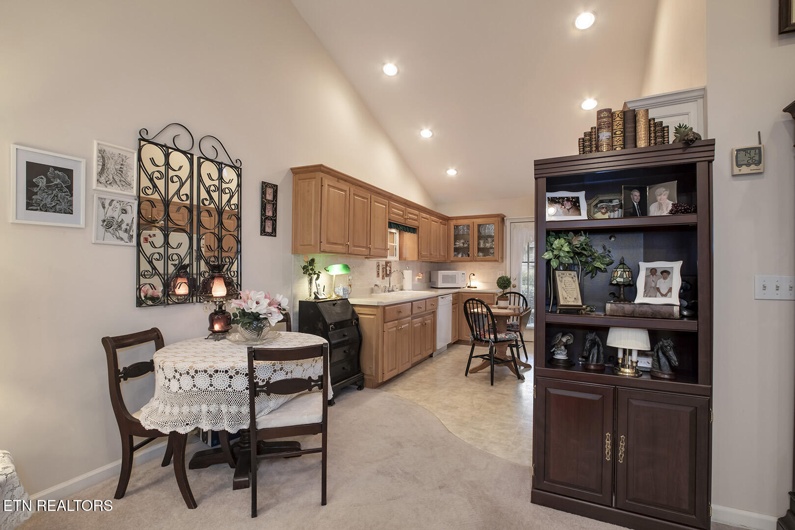 Loudon, Tennessee 37774, United States, 2 Bedrooms Bedrooms, ,2 BathroomsBathrooms,Residential,Active,93836