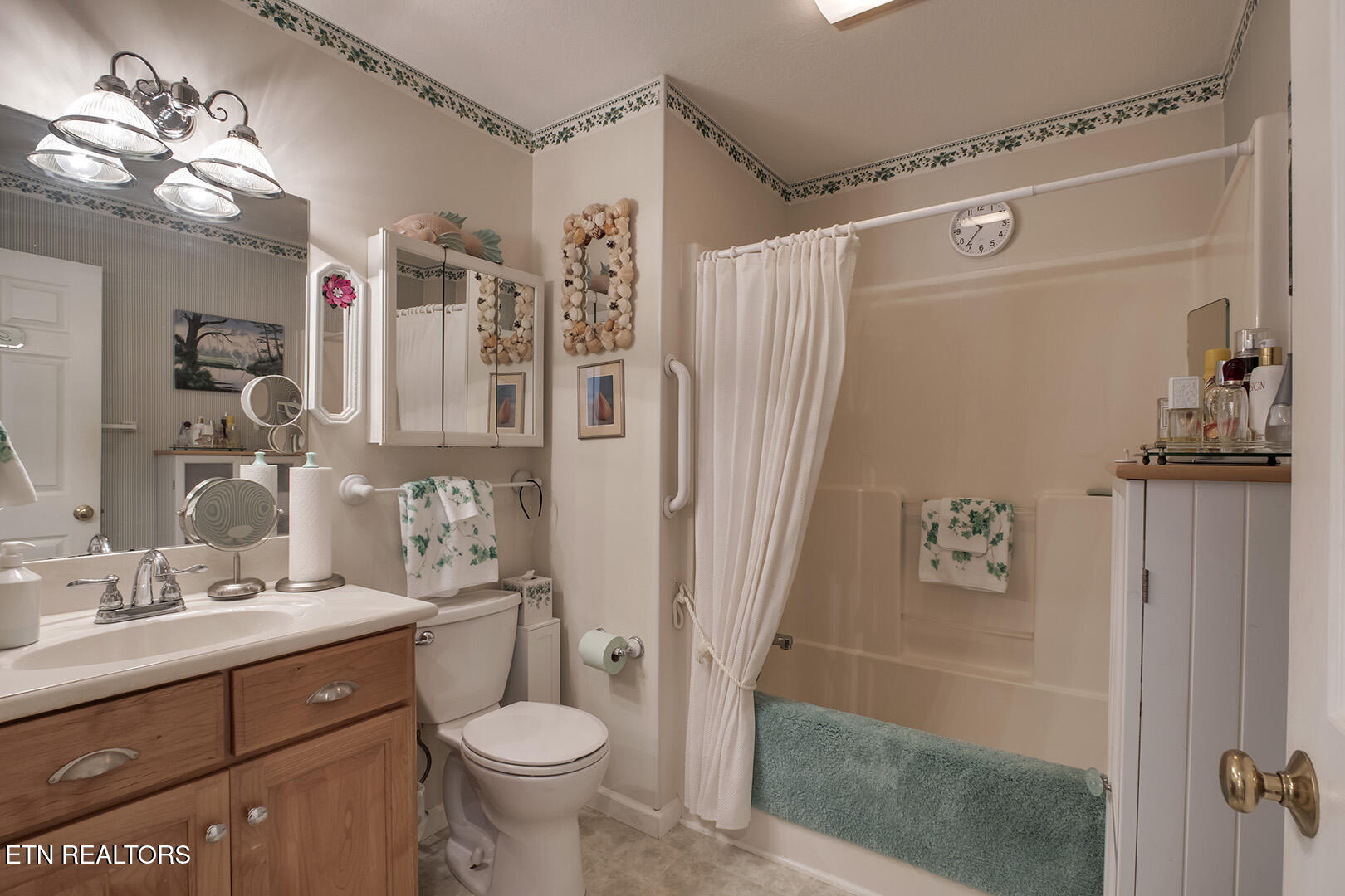 Loudon, Tennessee 37774, United States, 2 Bedrooms Bedrooms, ,2 BathroomsBathrooms,Residential,Active,93836