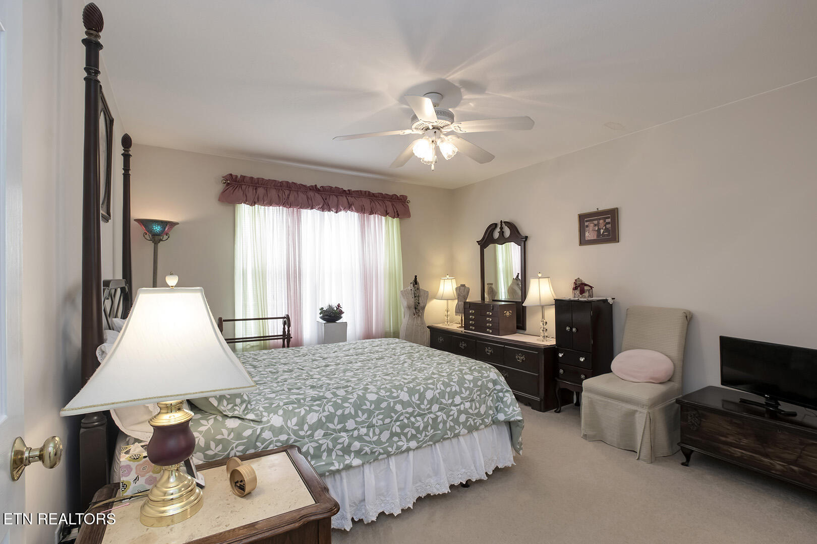 Loudon, Tennessee 37774, United States, 2 Bedrooms Bedrooms, ,2 BathroomsBathrooms,Residential,Active,93836