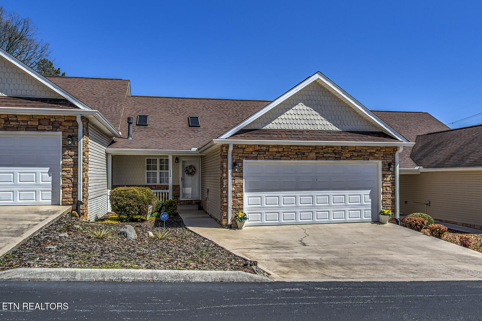 Loudon, Tennessee 37774, United States, 2 Bedrooms Bedrooms, ,2 BathroomsBathrooms,Residential,Active,93836