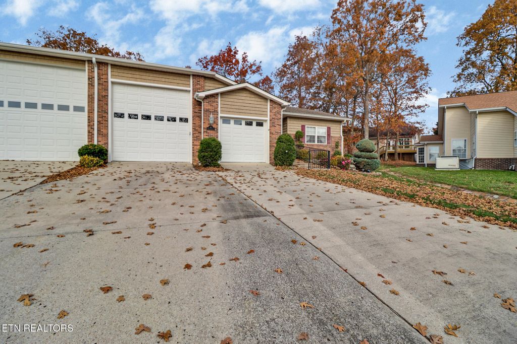 Photo of 41 Hawthorn Circle, Crossville, TN 38555 (MLS # 1321410)