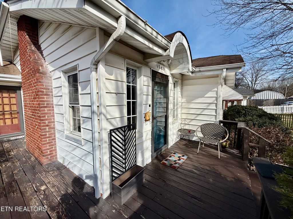 Photo of 1701 Branson Ave, Knoxville, TN 37917 (MLS # 1324329)