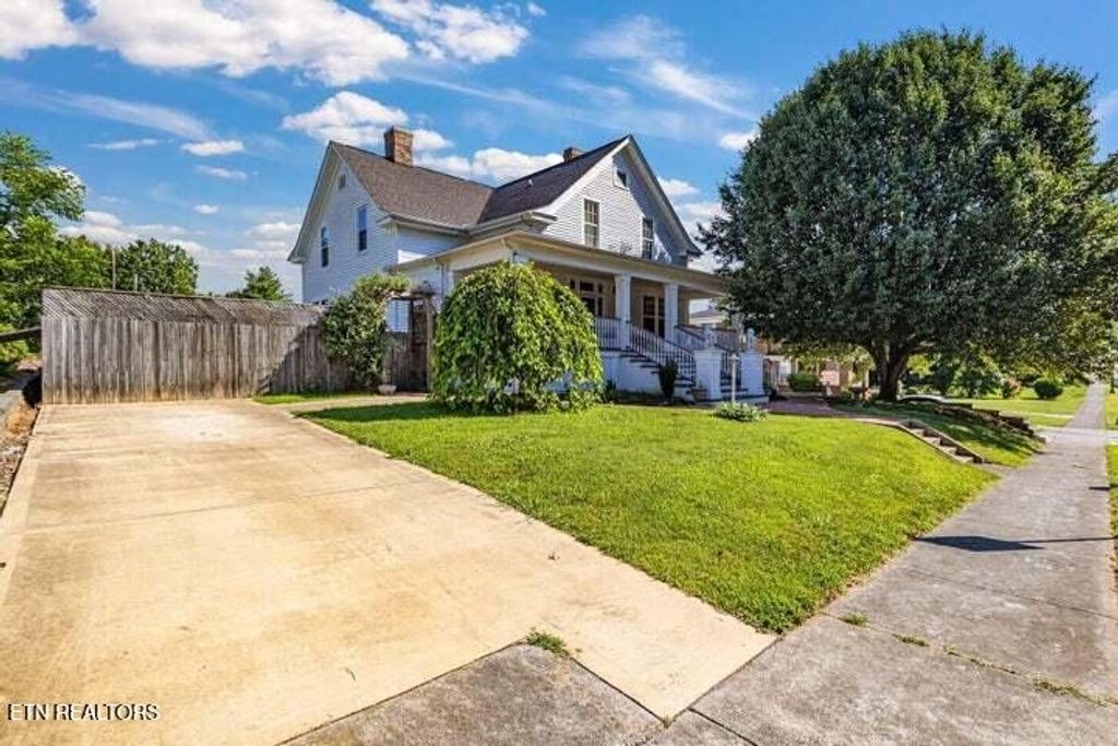 Photo of 721 E First North St, Morristown, TN 37814 (MLS # 1325477)