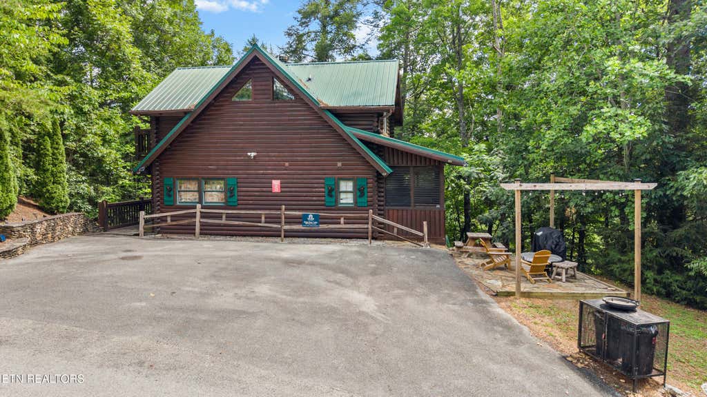 Photo of 2810 Ridge Creek Circle, Sevierville, TN 37876 (MLS # 1349710)