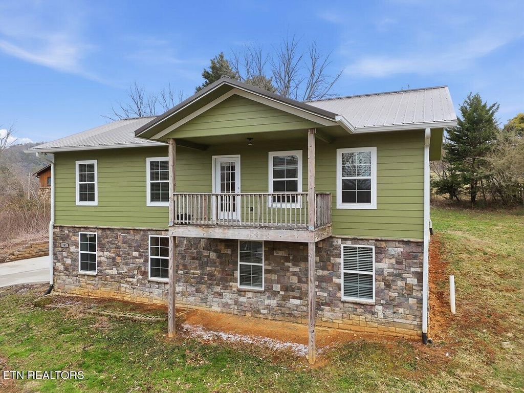 Photo of 261 E Leatherwood Drive, Walland, TN 37886 (MLS # 1327967)