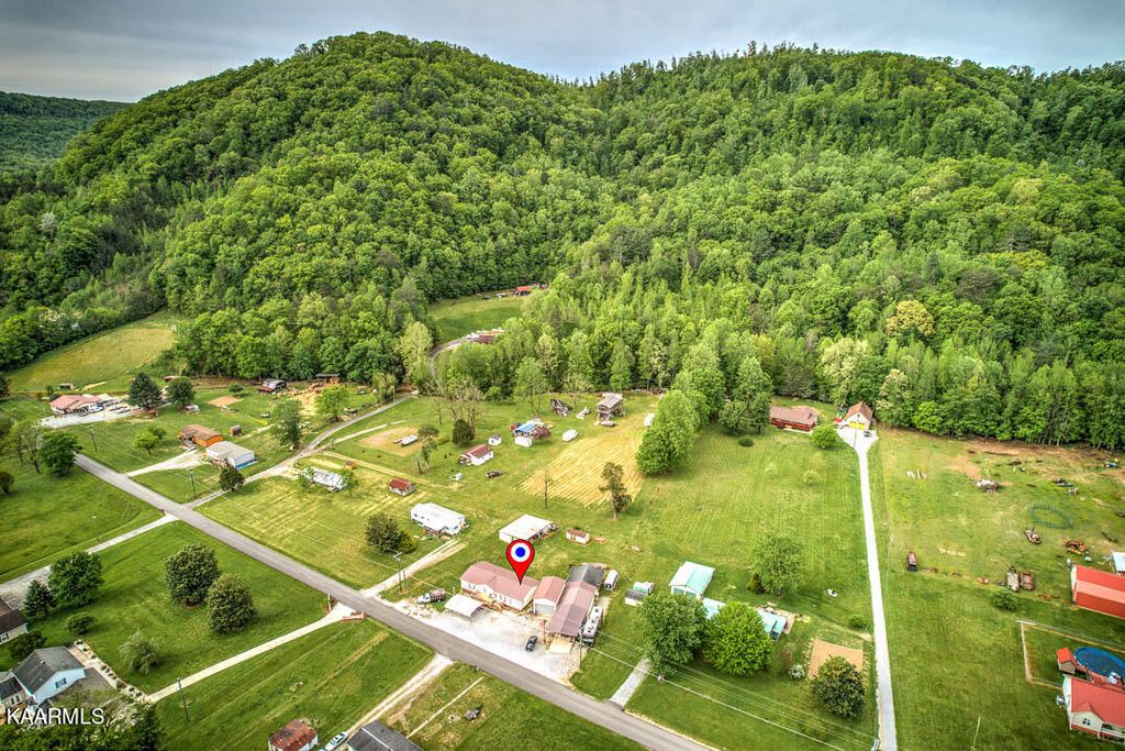 Photo of 335 Half Moon Rd, Oliver Springs, TN 37840 (MLS # 1225066)