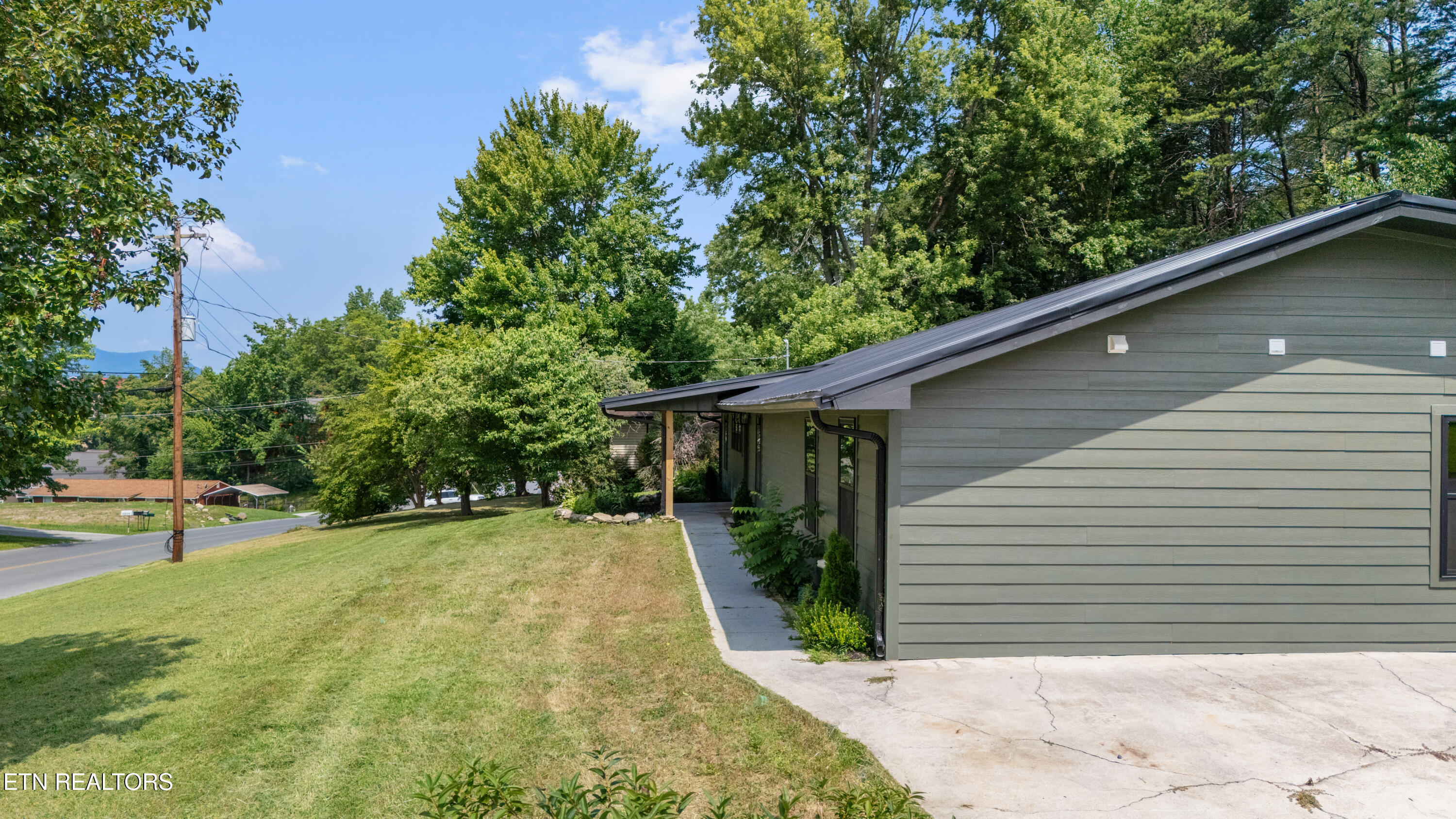 4015 Hitching Post Rd